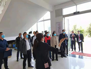 遂寧市政協(xié)歐斯云副主席、遂寧市經(jīng)信局黨委副書記譚止戈一行蒞臨我司